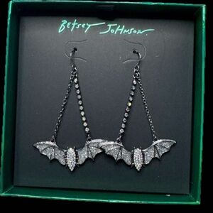 🌟🧚‍♀️Betsey Johnson DISCONTINUED Bat Earrings NWT/NIB